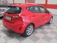 Usado Ford Fiesta Trend 85 CV (62 kW) 2017 Rojo Utilitario