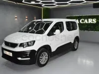 Usado Peugeot Rifter Active 100 CV (73 kW) 2021 Blanco Monovolumen