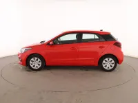 Usado Hyundai i20 75 CV (55 kW) 2018 Rojo Berlina