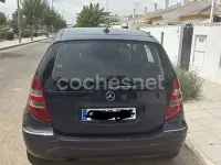 Usado Mercedes A150 Elegance 95 CV (69 kW) 2005 Azul Monovolumen