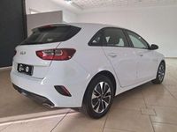 Używany Kia Ceed 101 KM (74 kW) 2025 Biały Hatchback