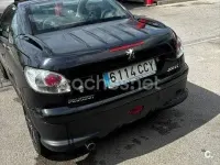 Usado Peugeot 206 110 CV (80 kW) 2002 Negro Descapotable