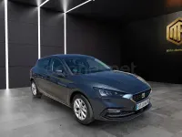 Usado Seat Leon FR 130 CV (95 kW) 2023 Gris / plata Berlina
