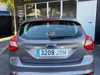 Usado Ford Focus 125 CV (91 kW) 2014 Gris / plata Berlina