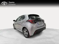 Usado Toyota Yaris Hybrid Active 116 CV (85 kW) 2025 Gris / plata Berlina