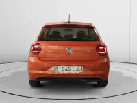 Usado VW Polo Advance 95 CV (69 kW) 2020 Naranja Berlina