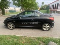 Usado Peugeot 206 110 CV (80 kW) 2004 Negro Descapotable