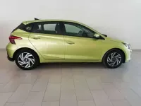 Usado Hyundai i20 101 CV (74 kW) 2024 Verde Utilitario