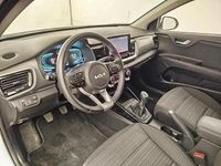 Usado Kia Stonic 101 HP (74 kW) 2025 Branco SUV