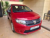 Usado Dacia Sandero Lauréate 75 CV (55 kW) 2015 Rojo Berlina