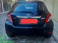 Usado Toyota Yaris Active 99 CV (72 kW) 2011 Negro Utilitario