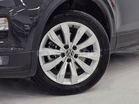 Usado VW T-Roc Advance 150 CV (110 kW) 2021 Gris / plata SUV