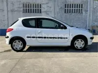 Usado Peugeot 206 70 CV (51 kW) 2003 Blanco Berlina