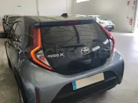 Usado Toyota Aygo X Play 72 CV (52 kW) 2024 Gris / plata SUV
