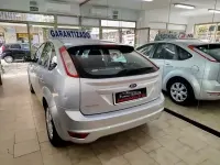 Usado Ford Focus Trend 100 CV (73 kW) 2011 Gris Berlina