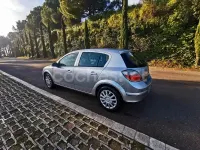 Usado Opel Astra Edition 80 CV (58 kW) 2005 Gris / plata Berlina