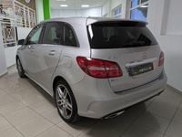 Usado Mercedes B180 AMG line 109 CV (80 kW) 2016 Gris / plata Monovolumen
