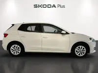 Usado Skoda Fabia Selection 95 CV (69 kW) 2025 Blanco Utilitario