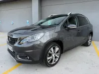 Usado Peugeot 2008 Allure 130 CV (95 kW) 2018 Gris / plata SUV