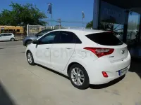 Usado Hyundai i30 110 CV (80 kW) 2012 Blanco Berlina