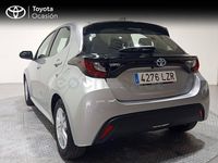 Usado Toyota Yaris Hybrid Business Edition 116 CV (85 kW) 2022 Gris / plata Berlina