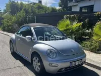 Usado VW New Beetle 102 CV (75 kW) 2003 Gris / plata Utilitario