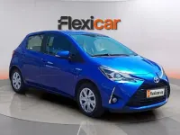 Usado Toyota Yaris Hybrid Active 100 CV (73 kW) 2020 Azul Berlina