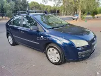 Usado Ford Focus Trend 90 CV (66 kW) 2005 Azul Berlina