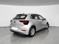 Usado VW Polo Trendline 95 CV (69 kW) 2022 Plateado Utilitario