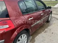 Usado Renault Mégane Dynamique 130 CV (95 kW) 2008 Granate Berlina