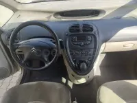 Usado Citroën Xsara Picasso Exclusive 90 CV (66 kW) 2004 Beige Monovolumen