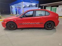 Usado Seat Leon Sport 105 CV (77 kW) 2003 Rojo Berlina