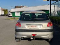 Usado Peugeot 206 69 CV (50 kW) 2004 Gris Utilitario