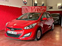 Usado Hyundai i30 90 CV (66 kW) 2015 Rojo Berlina
