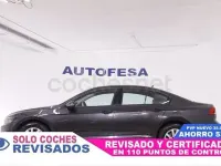 Usado VW Passat 122 CV (89 kW) 2022 Gris / plata Familiar