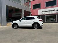 Usado VW T-Roc Advance 111 CV (81 kW) 2022 Amarillo SUV