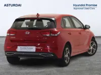 Käytetty Hyundai i30 120 HP (88 kW) 2022 Punainen Viistoperä