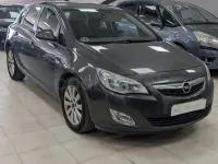 Usado Opel Astra Excellence 110 CV (80 kW) 2012 Negro Berlina