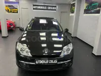 Usado Renault Laguna III Dynamique 130 CV (95 kW) 2009 Negro Familiar