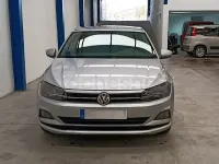 Usado VW Polo 75 CV (55 kW) 2017 Gris / plata Berlina