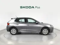 Usado Skoda Fabia Ambition 95 CV (69 kW) 2023 Gris Utilitario