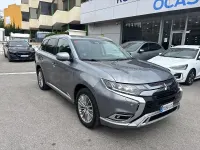 Usado Mitsubishi Outlander P-HEV 224 CV (164 kW) 2019 Gris / plata SUV