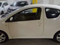 Usado Toyota Aygo Live 68 CV (50 kW) 2012 Blanco Utilitario