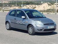 Usado Ford Fiesta Trend 90 CV (66 kW) 2005 Gris / plata Utilitario