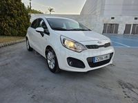 Usado Kia Rio 85 CV (62 kW) 2014 Blanco Berlina