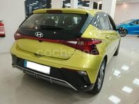 Usado Hyundai i20 100 CV (73 kW) 2024 Verde Berlina