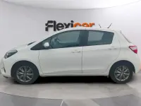 Usado Toyota Yaris Active 69 CV (50 kW) 2019 Beige Berlina