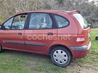 Usado Renault Scénic Dynamique 120 CV (88 kW) 2003 Granate Monovolumen