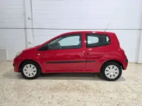 Usado Renault Twingo Authentique 75 CV (55 kW) 2010 Rojo Utilitario
