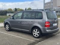 Usado VW Touran 105 CV (77 kW) 2006 Gris / plata Monovolumen